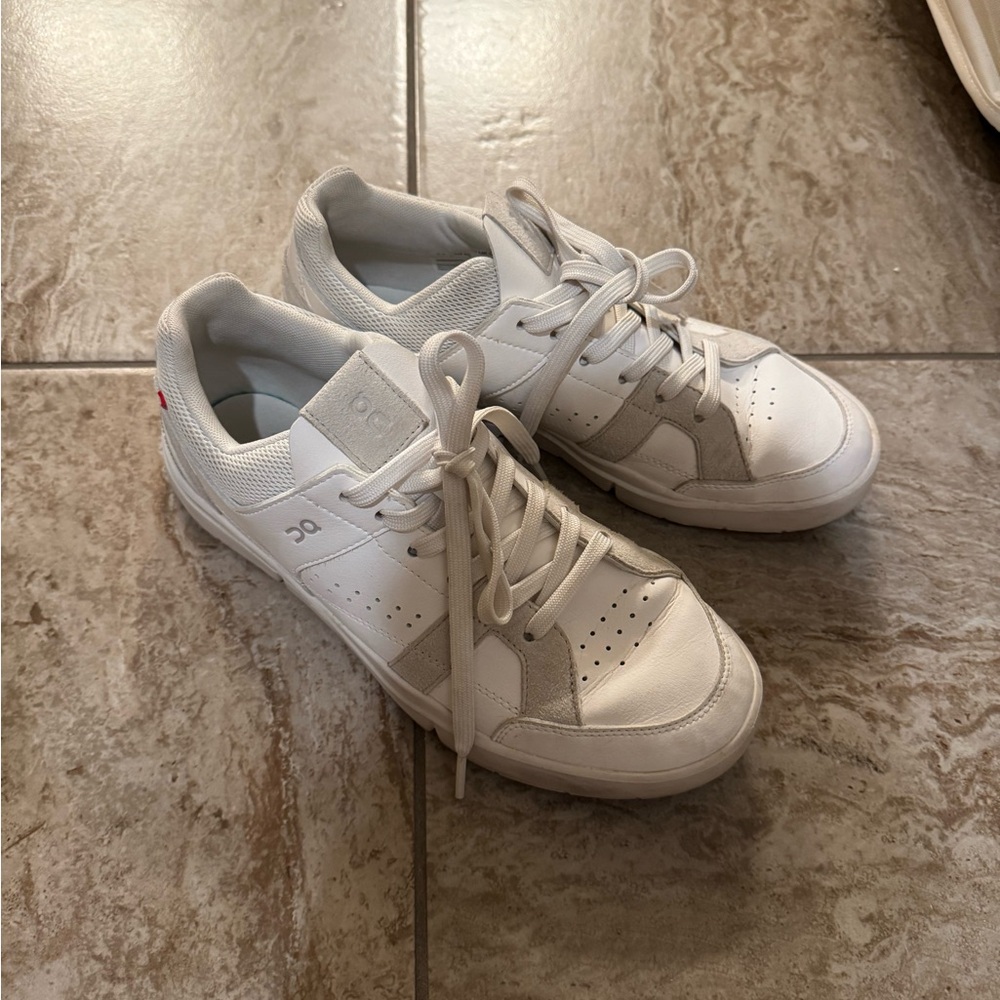 On Cloud The Roger Clubhouse Sneaker